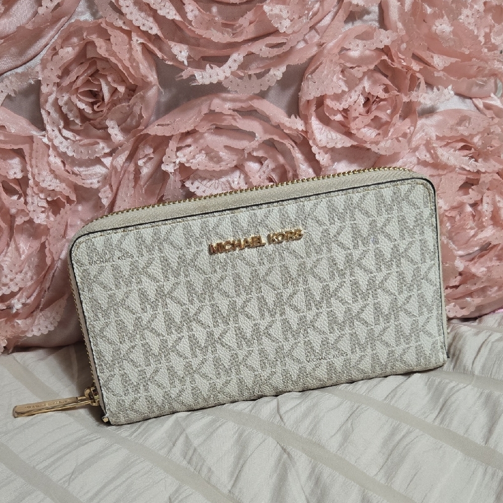 Michael Kors Beige and Gold Wallet